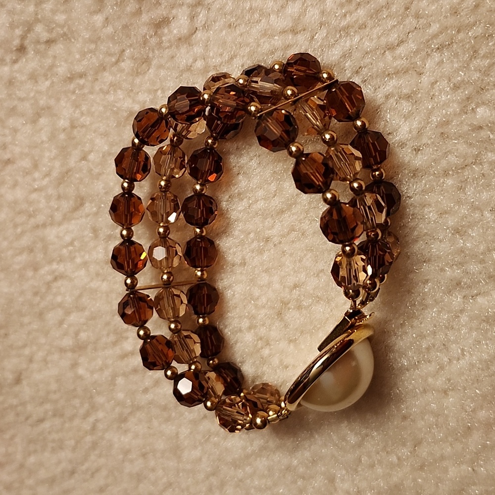 NWT beautifully handcrafted custom bracelet with Swarovski Crystals